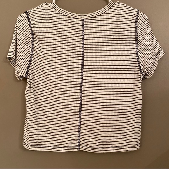 American Eagle Black & White Cropped Striped Tee - Picture 5 of 6